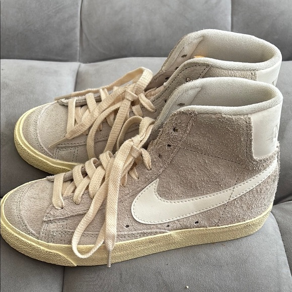 Blazer Mid '77 Vintage Sneaker Women’s size 6 in Bone - Picture 1 of 8